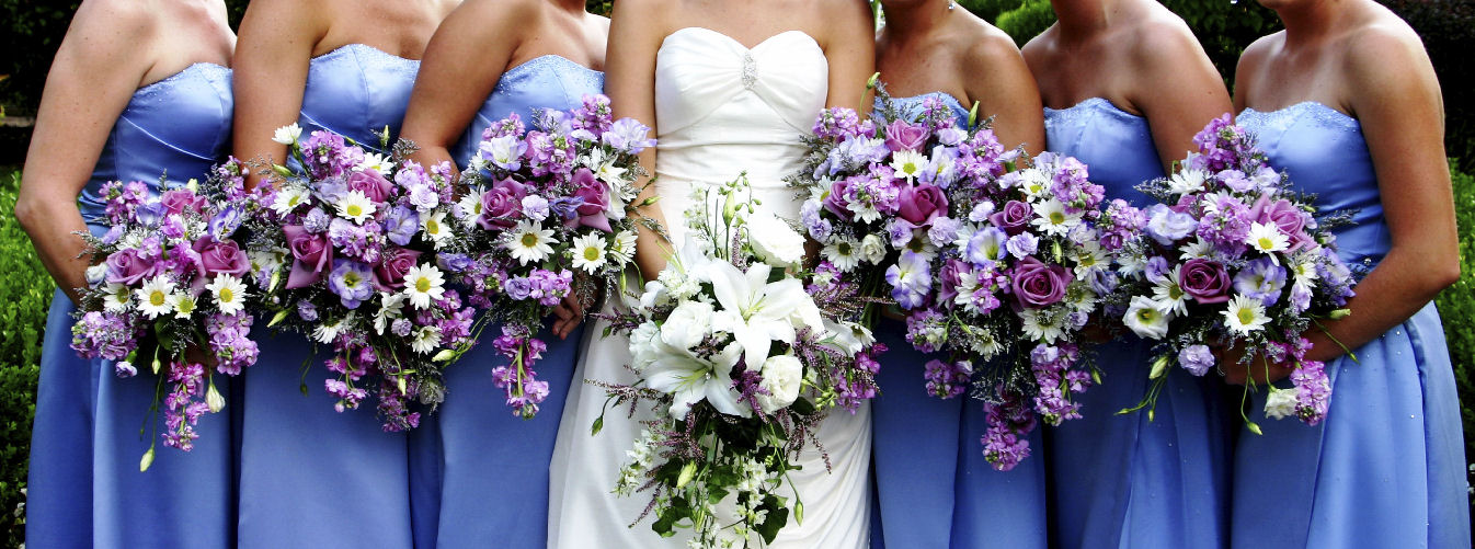 Wedding party holding bouquets, celebration inspiration